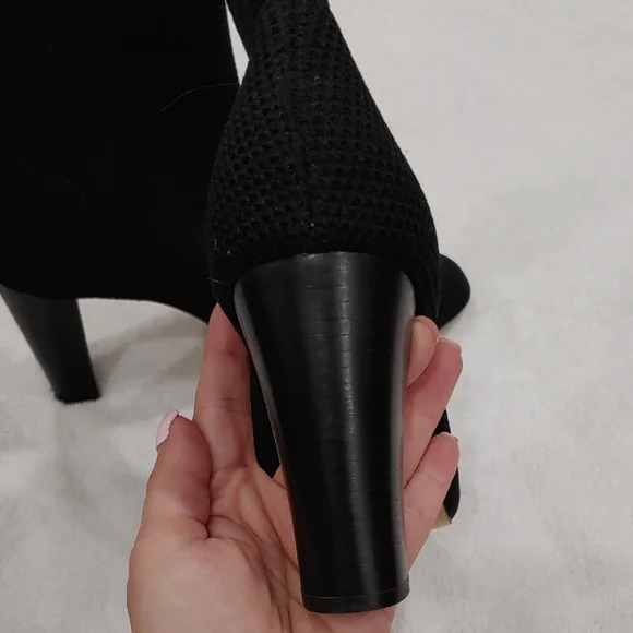 Charles David Elegant Black Ankle Boots - Picture 4 of 8